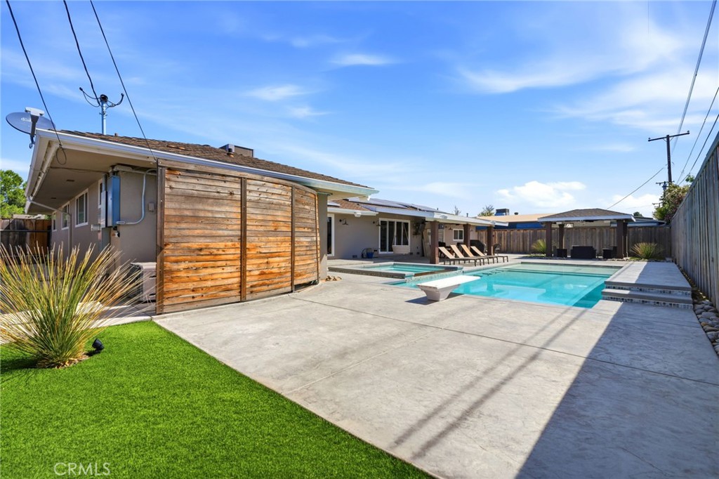 365 E Sycamore Dr, Hanford, CA 93230