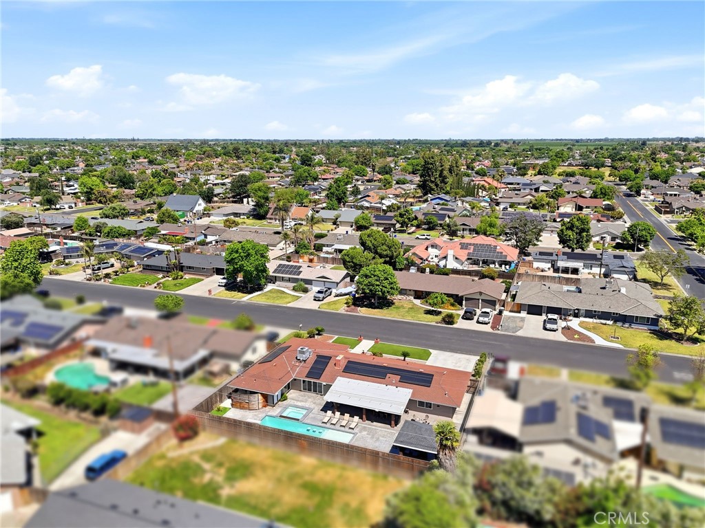 365 E Sycamore Dr, Hanford, CA 93230