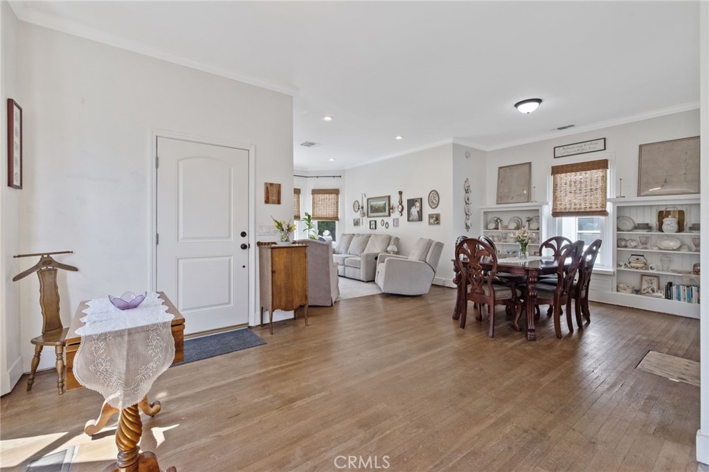 124 W Florinda, Hanford, CA 93230