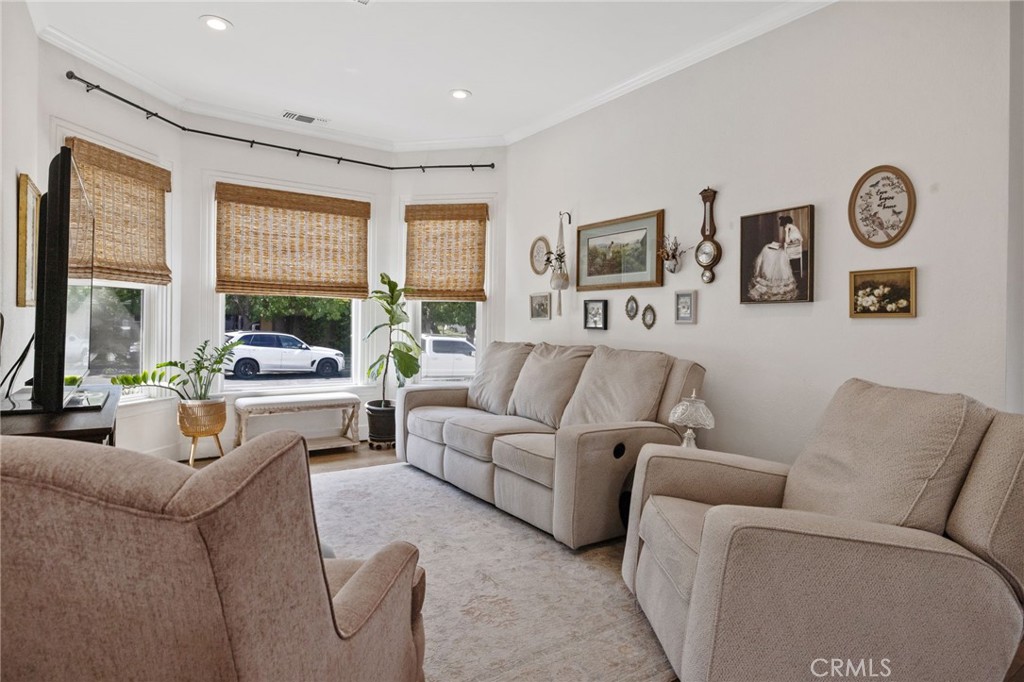 124 W Florinda, Hanford, CA 93230