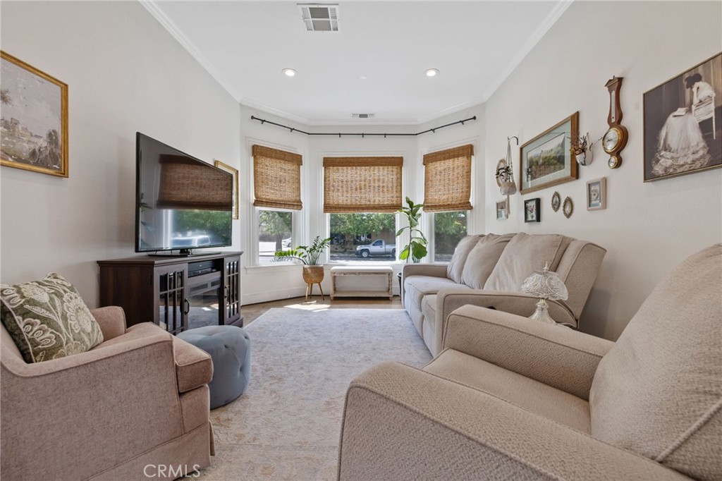 124 W Florinda, Hanford, CA 93230