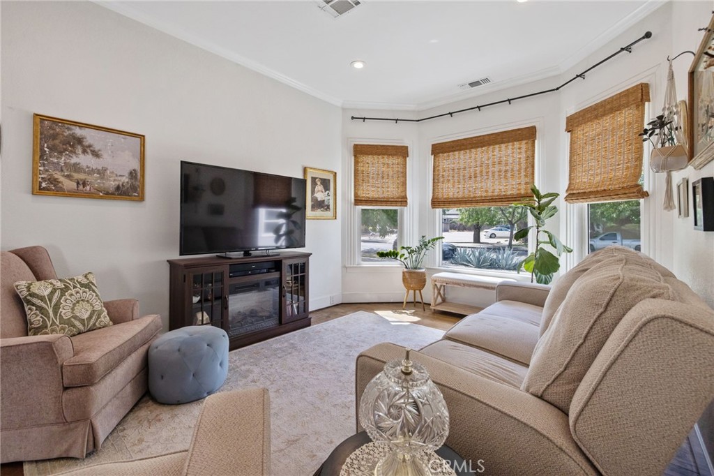 124 W Florinda, Hanford, CA 93230