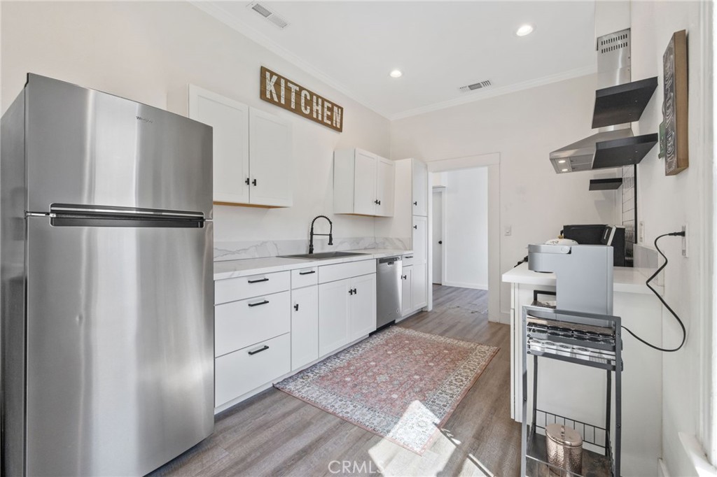 124 W Florinda, Hanford, CA 93230