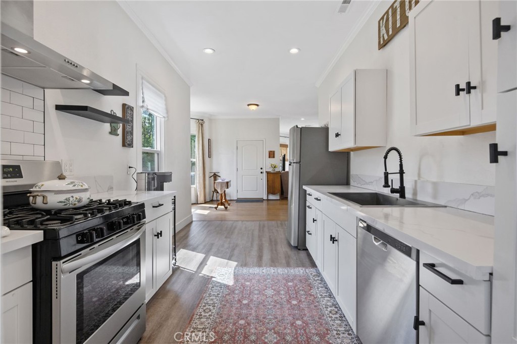 124 W Florinda, Hanford, CA 93230