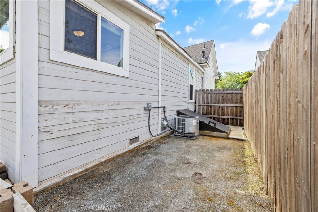 124 W Florinda, Hanford, CA 93230