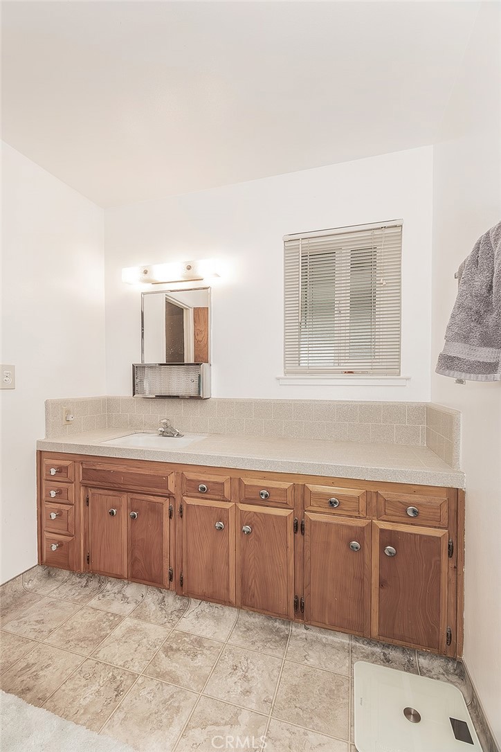 1350 Mill, Selma, CA 93662