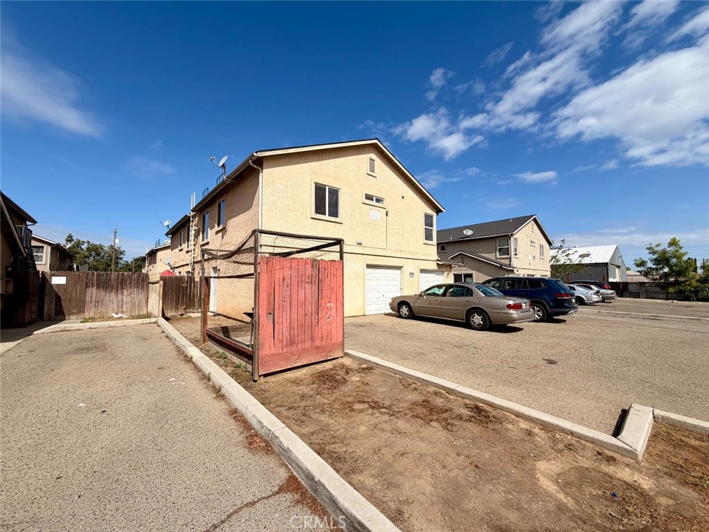 1361 N Archie Ave, Fresno, CA 93703