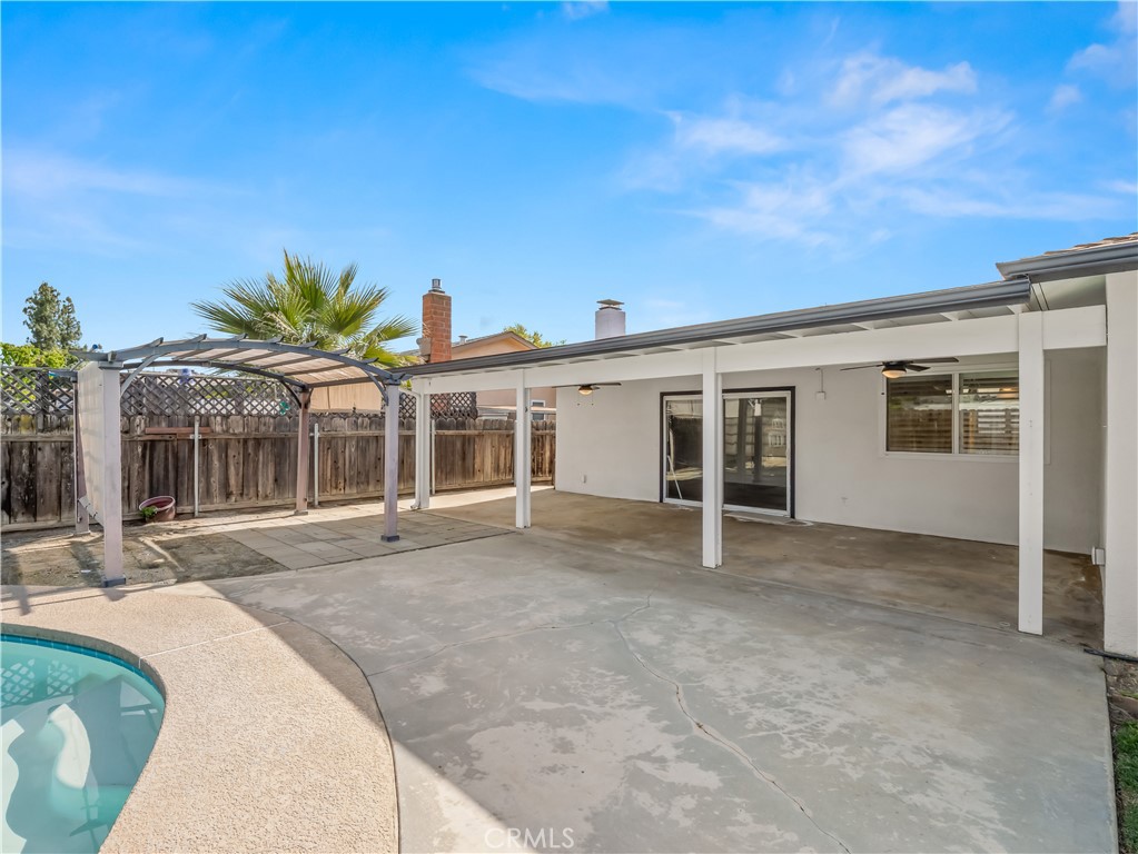 2239 Sunnyside, Clovis, CA 93611