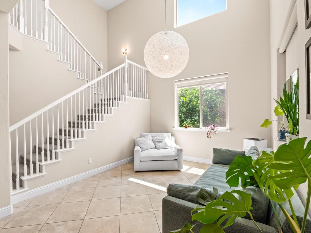 1229 E Via Roma, Fresno, CA 93730