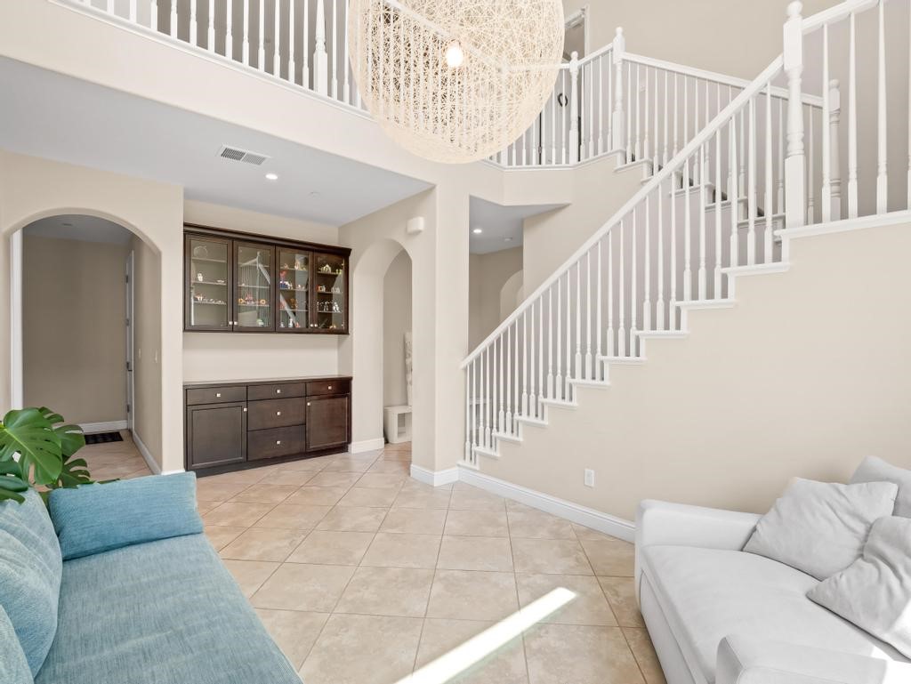 1229 E Via Roma, Fresno, CA 93730