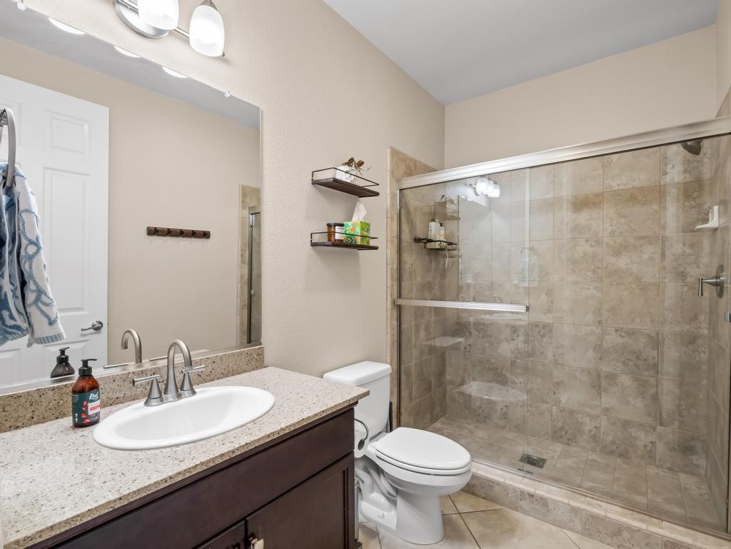 1229 E Via Roma, Fresno, CA 93730