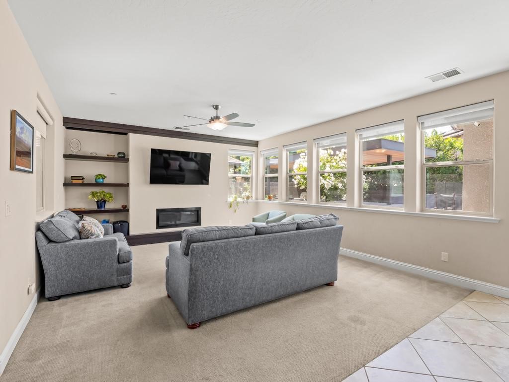 1229 E Via Roma, Fresno, CA 93730