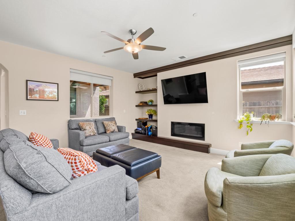 1229 E Via Roma, Fresno, CA 93730