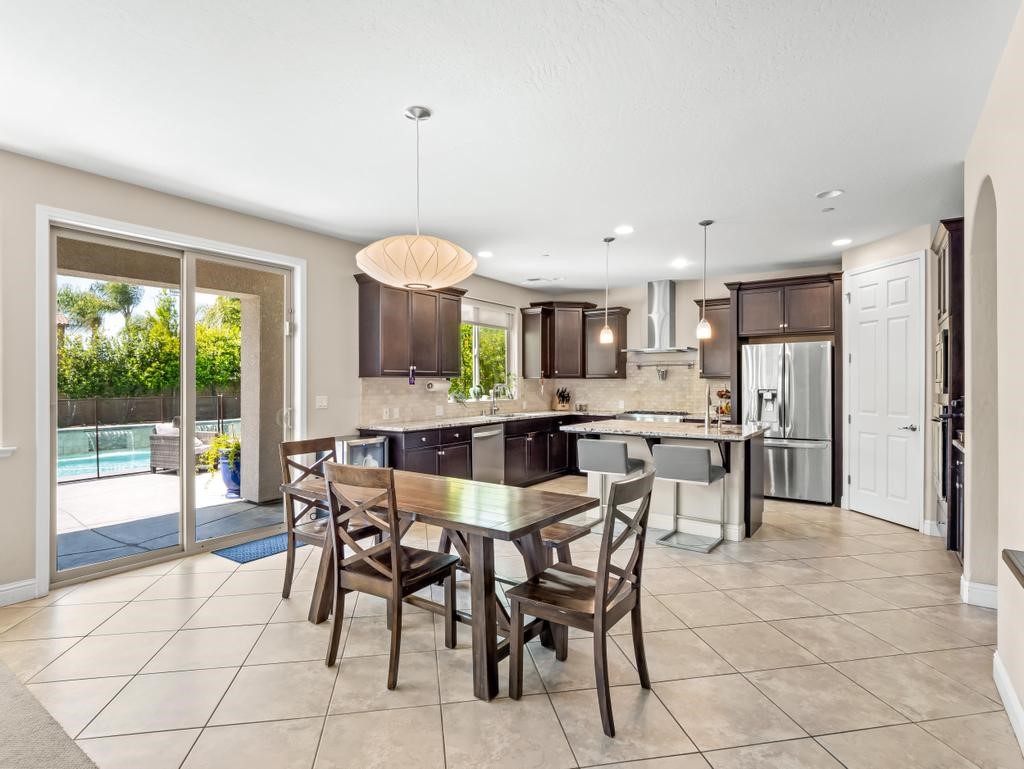 1229 E Via Roma, Fresno, CA 93730