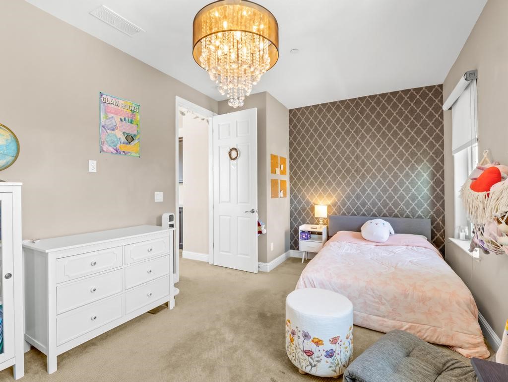 1229 E Via Roma, Fresno, CA 93730