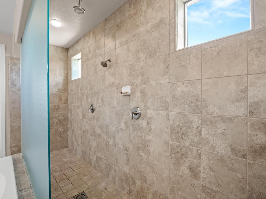 1229 E Via Roma, Fresno, CA 93730