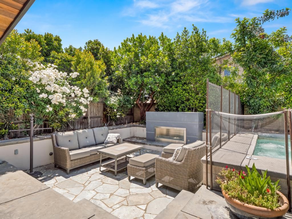 1229 E Via Roma, Fresno, CA 93730