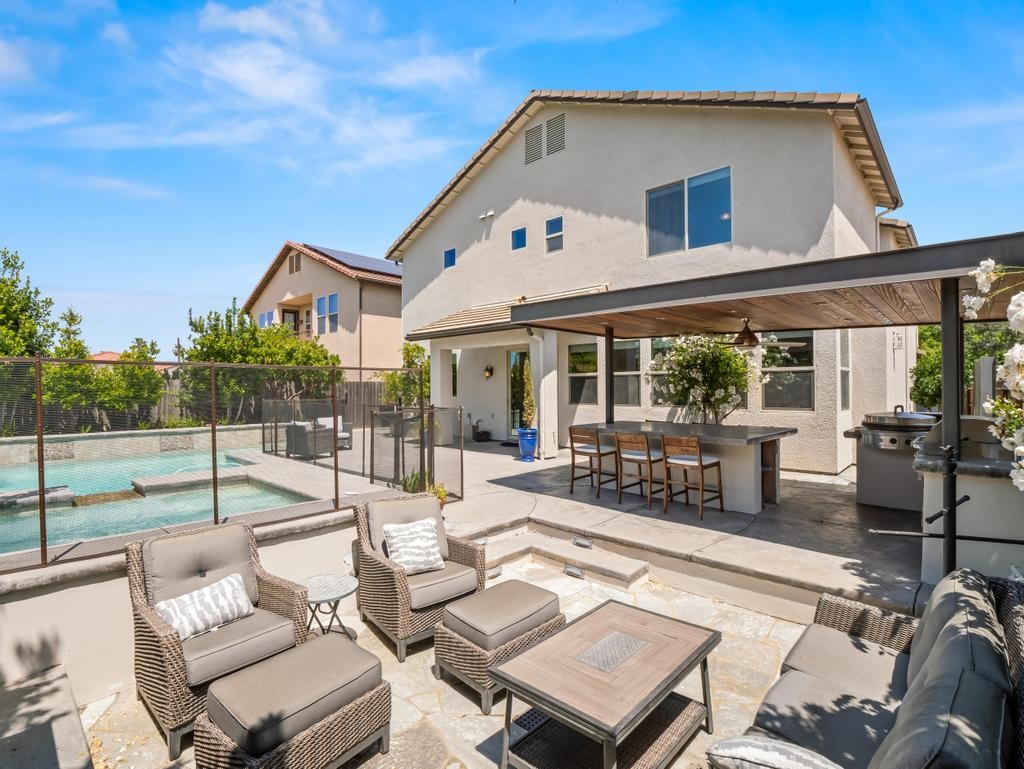 1229 E Via Roma, Fresno, CA 93730