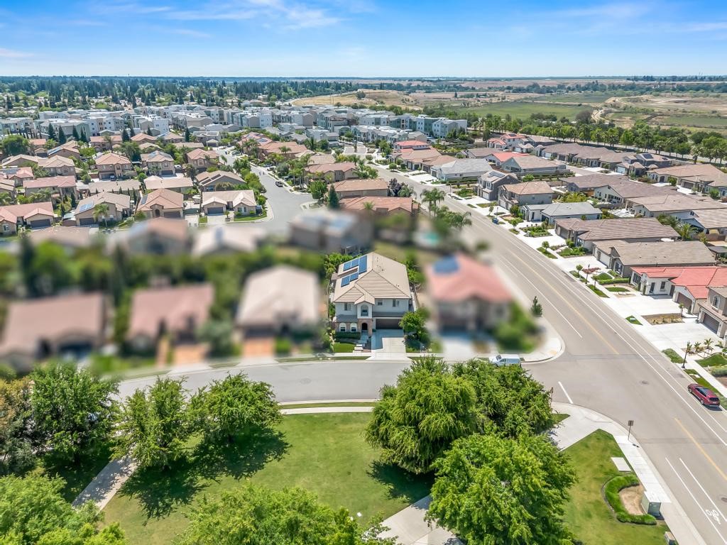 1229 E Via Roma, Fresno, CA 93730