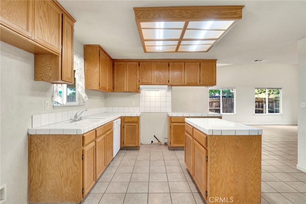 120 Cedar Ct, Chowchilla, CA 93610
