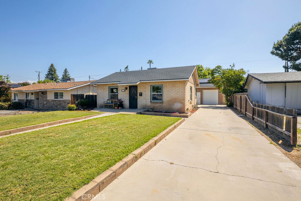 335 Oxford Ave, Clovis, CA 93612