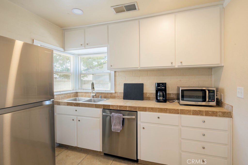 335 Oxford Ave, Clovis, CA 93612