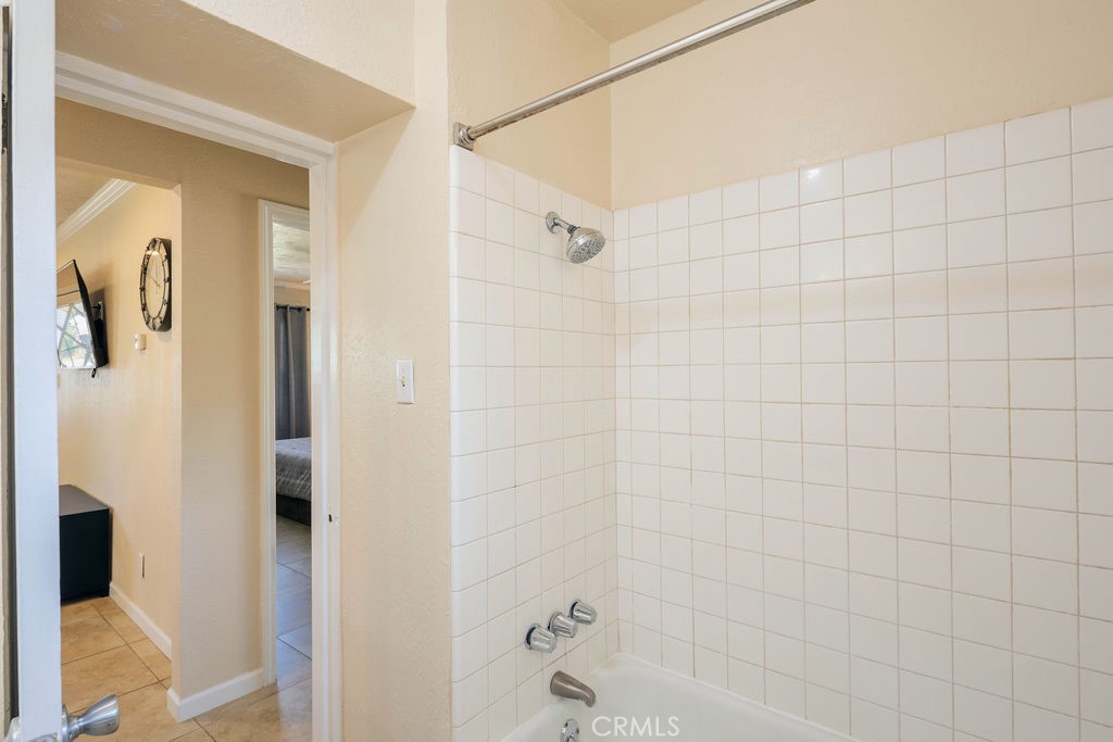 335 Oxford Ave, Clovis, CA 93612