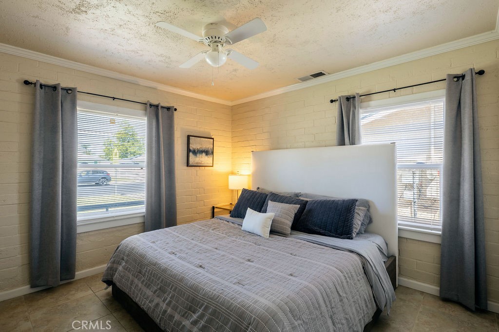335 Oxford Ave, Clovis, CA 93612