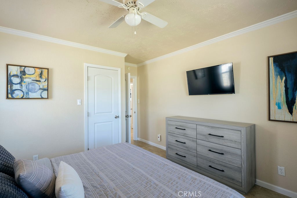 335 Oxford Ave, Clovis, CA 93612
