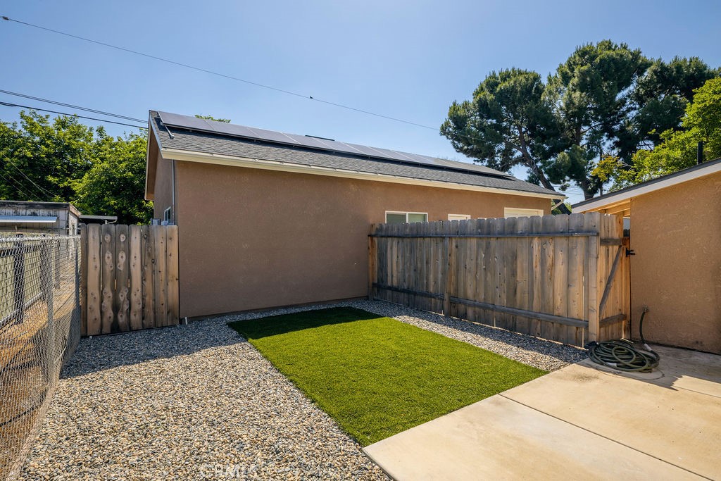 335 Oxford Ave, Clovis, CA 93612
