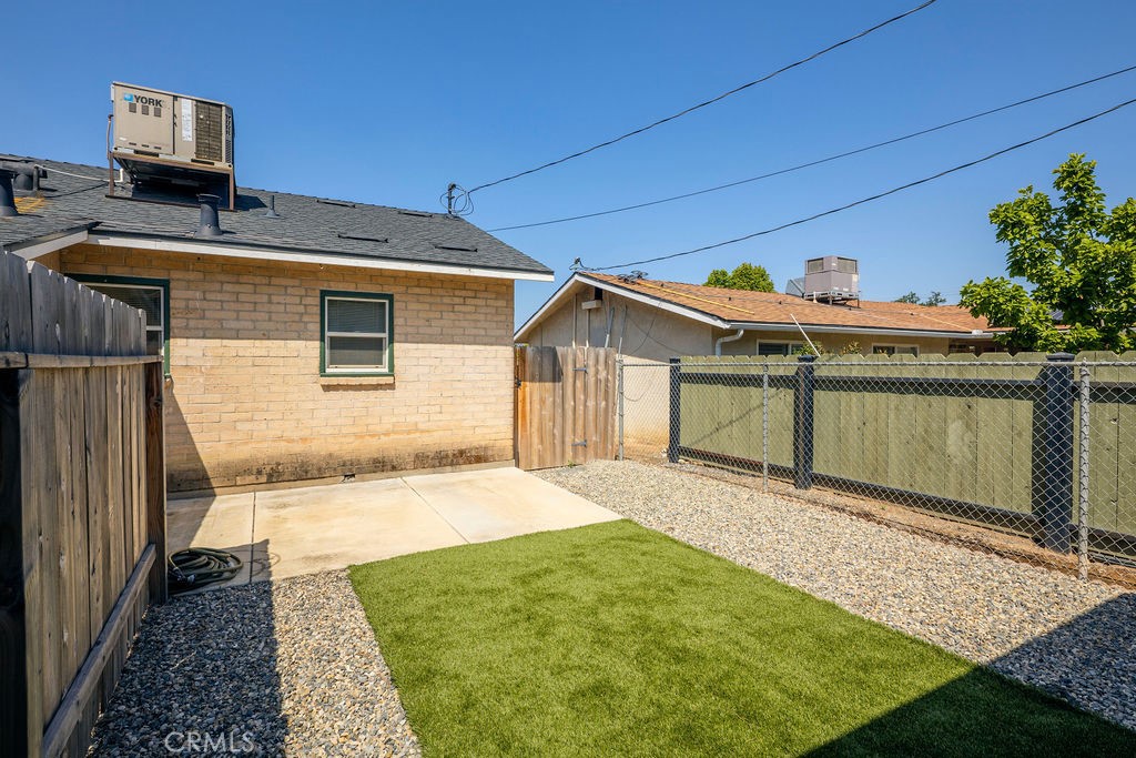335 Oxford Ave, Clovis, CA 93612