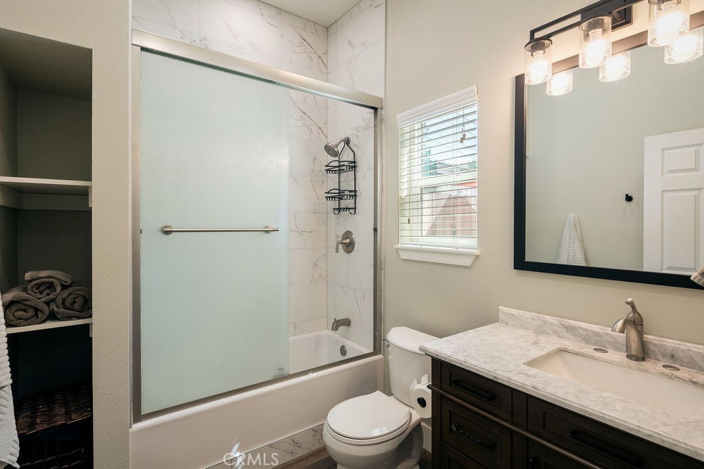 335 Oxford Ave, Clovis, CA 93612