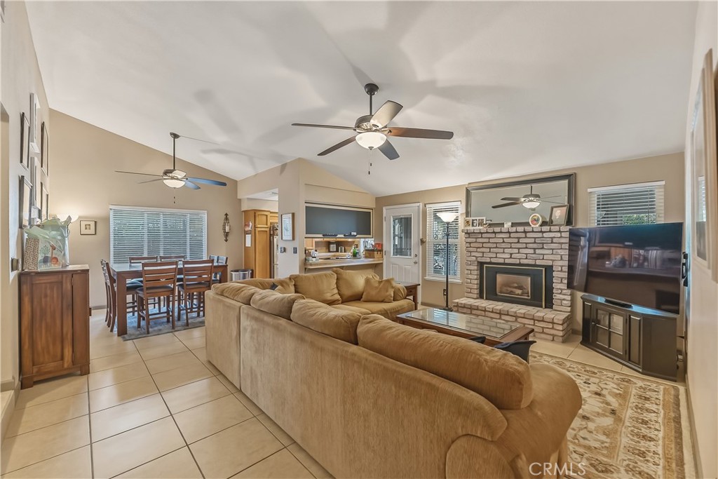 1917 E Quincy, Fresno, CA 93720