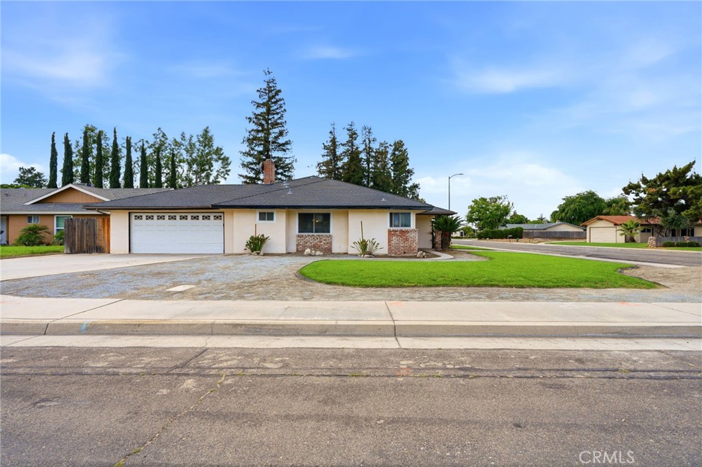 153 Bonita Ave, Fowler, CA 93625