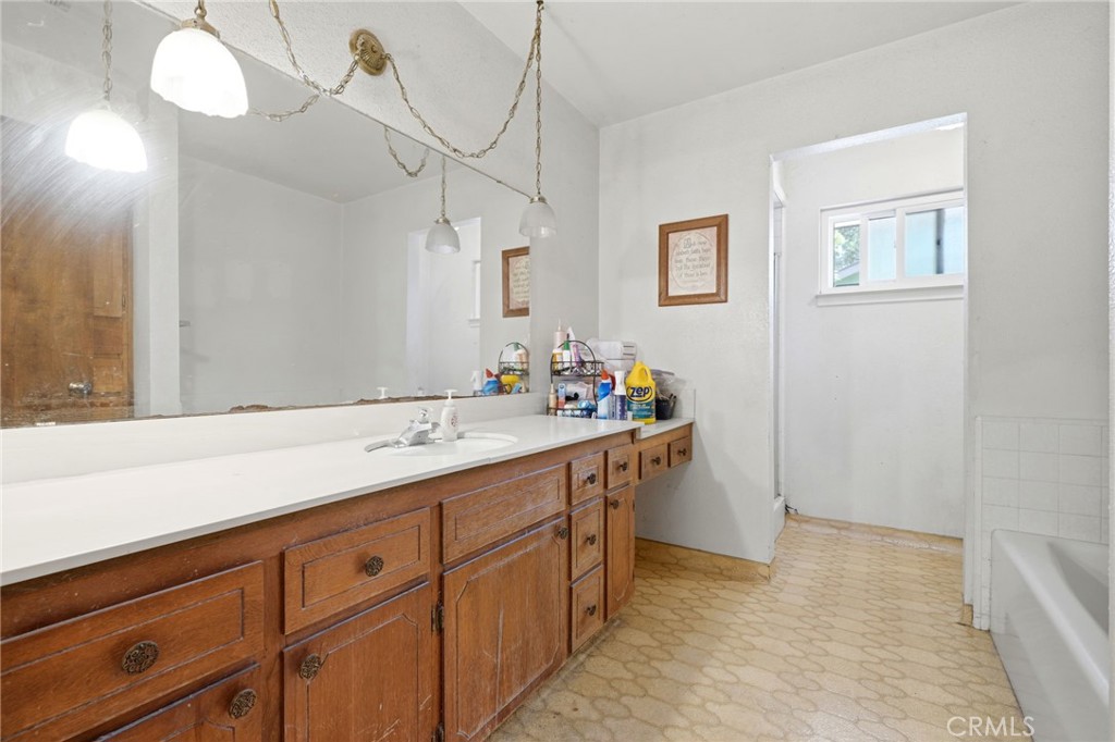 153 Bonita Ave, Fowler, CA 93625