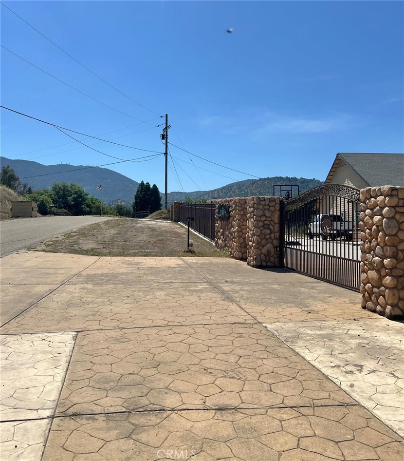 7197 Perlman, Sanger, CA 93657