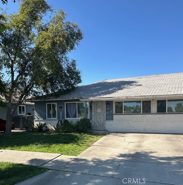 2305 E Shields, Fresno, CA 93726
