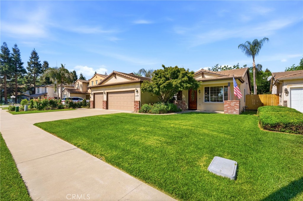 2429 N Oak Grove Ct, Visalia, CA 93291