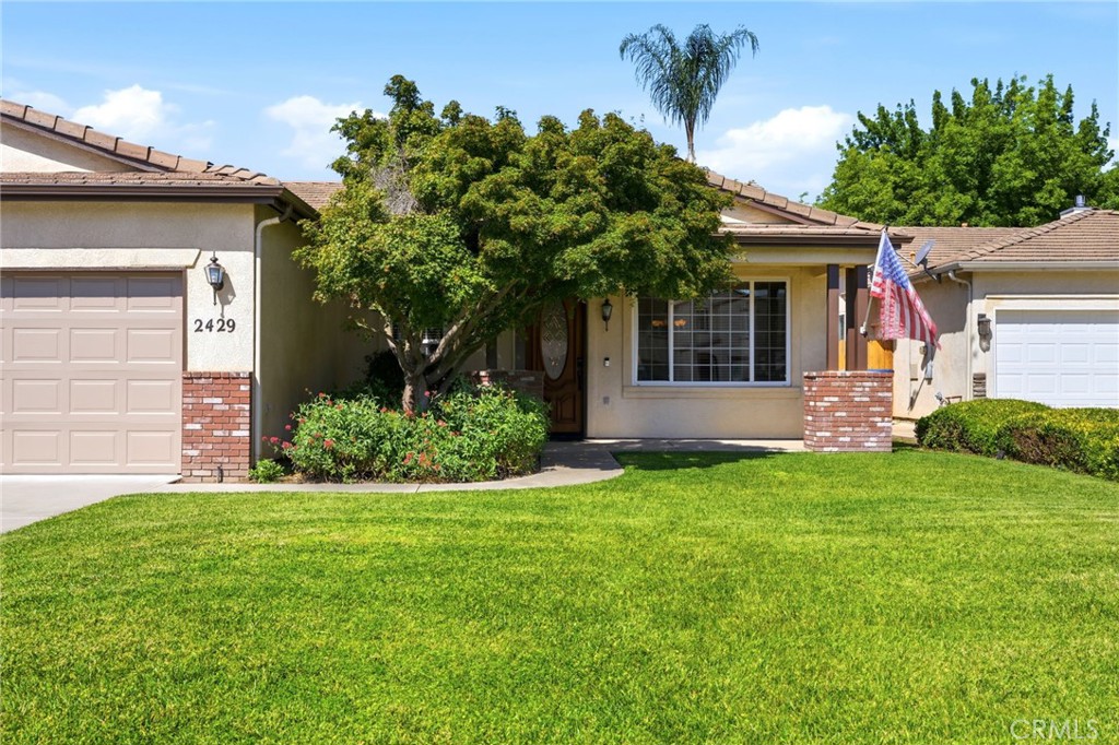 2429 N Oak Grove Ct, Visalia, CA 93291
