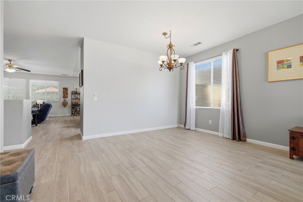 2429 N Oak Grove Ct, Visalia, CA 93291