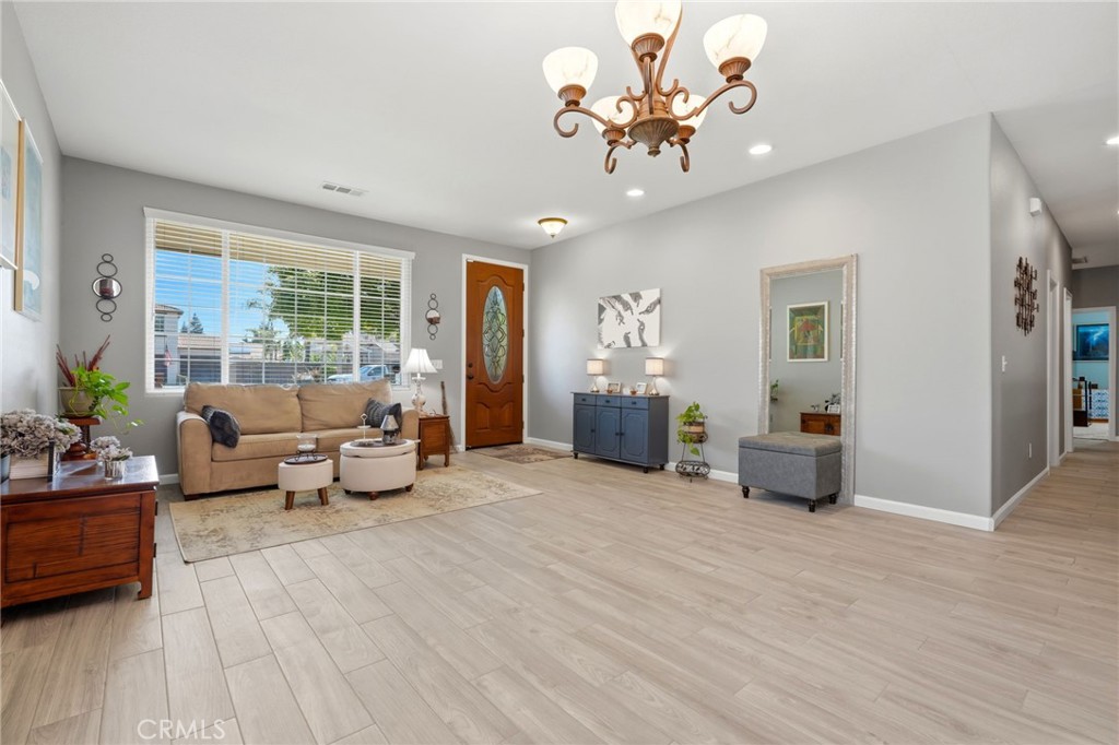 2429 N Oak Grove Ct, Visalia, CA 93291