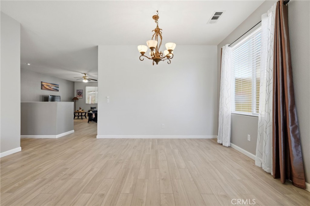 2429 N Oak Grove Ct, Visalia, CA 93291