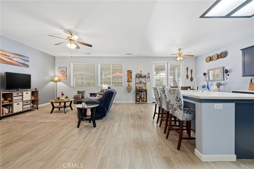 2429 N Oak Grove Ct, Visalia, CA 93291
