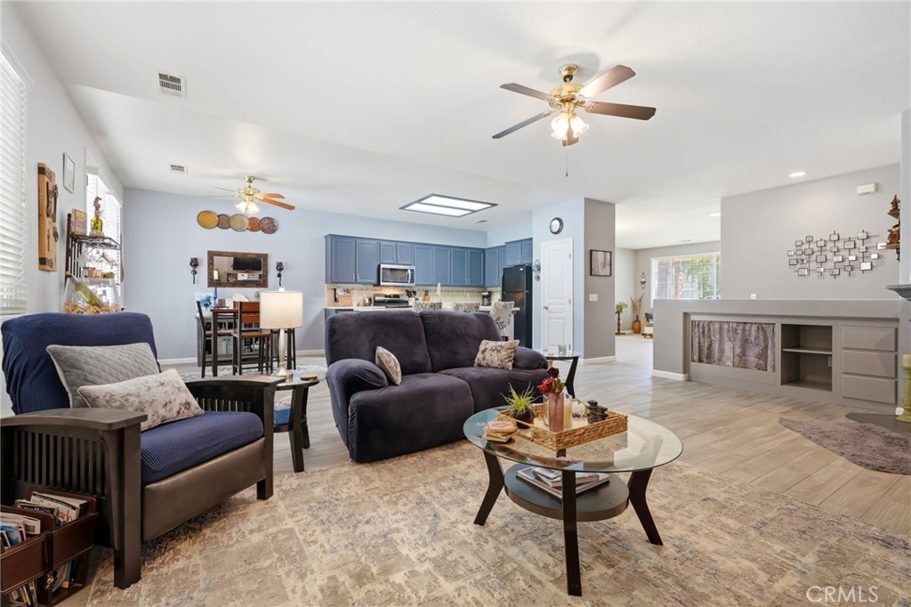 2429 N Oak Grove Ct, Visalia, CA 93291