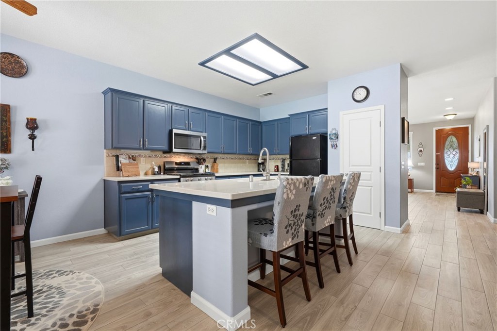 2429 N Oak Grove Ct, Visalia, CA 93291