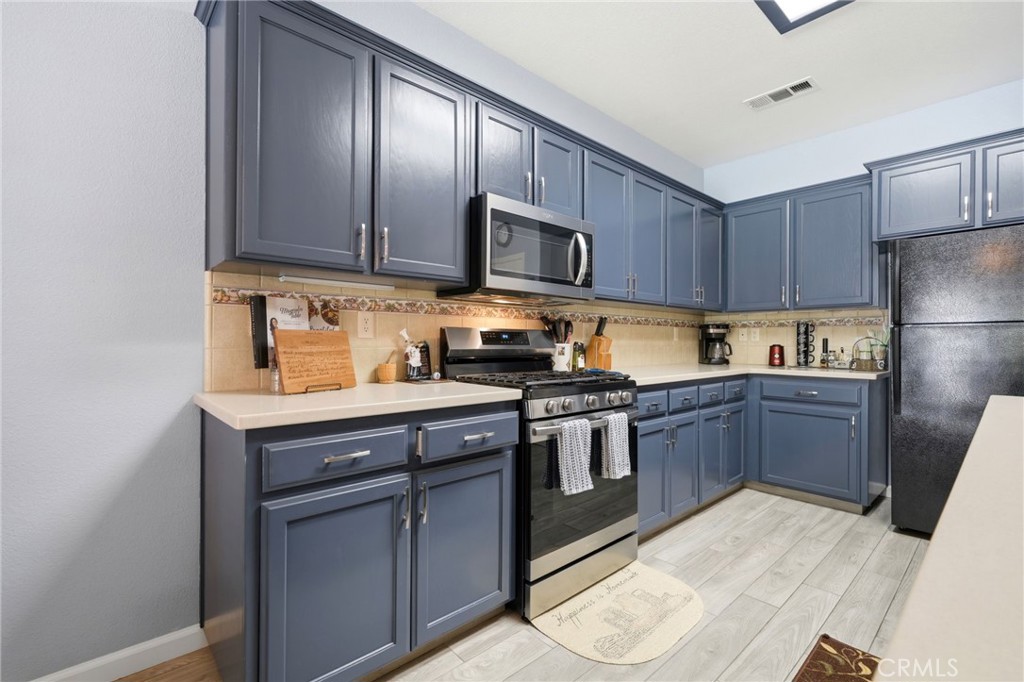 2429 N Oak Grove Ct, Visalia, CA 93291