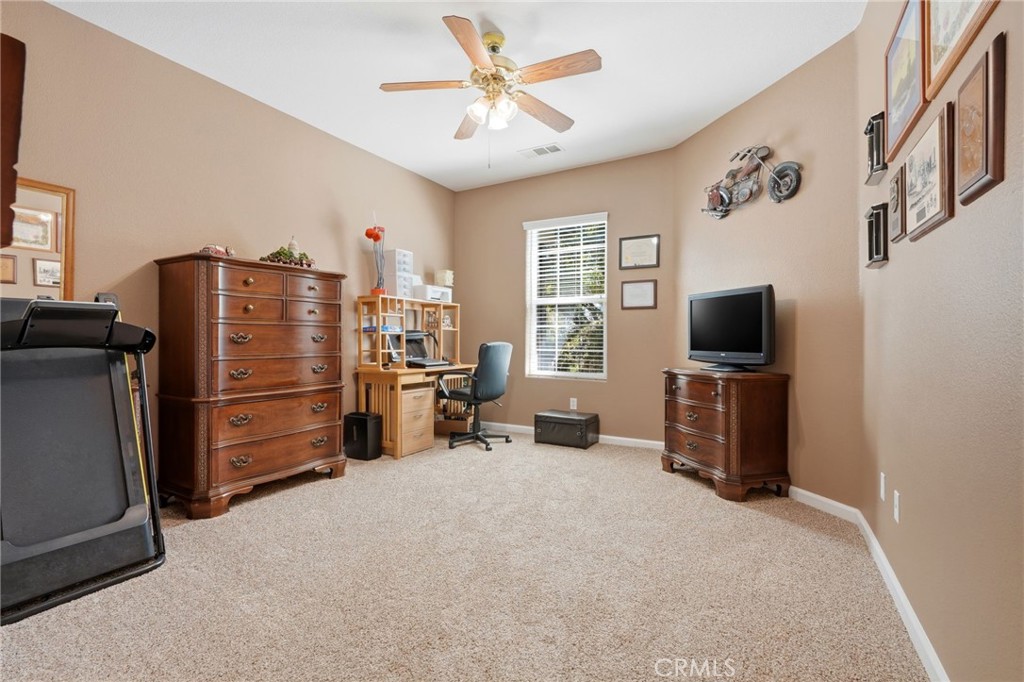 2429 N Oak Grove Ct, Visalia, CA 93291