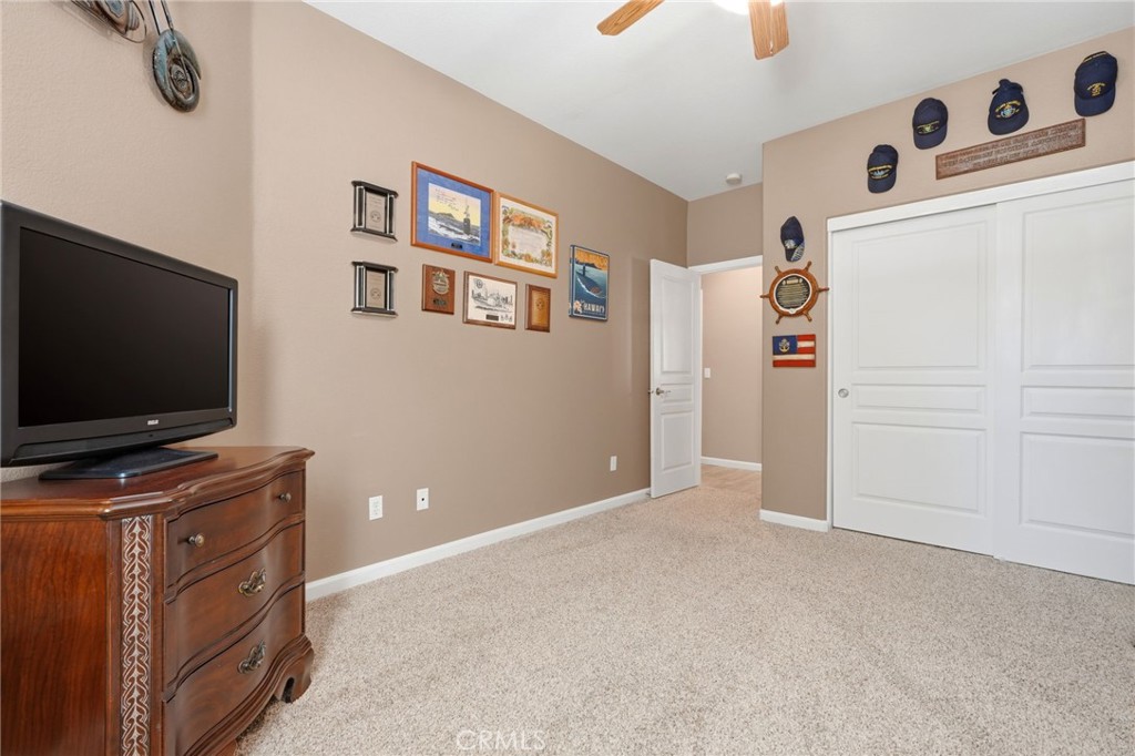2429 N Oak Grove Ct, Visalia, CA 93291