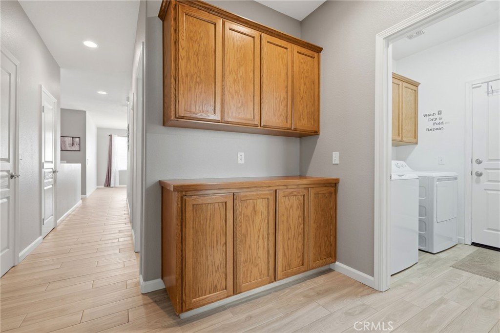 2429 N Oak Grove Ct, Visalia, CA 93291
