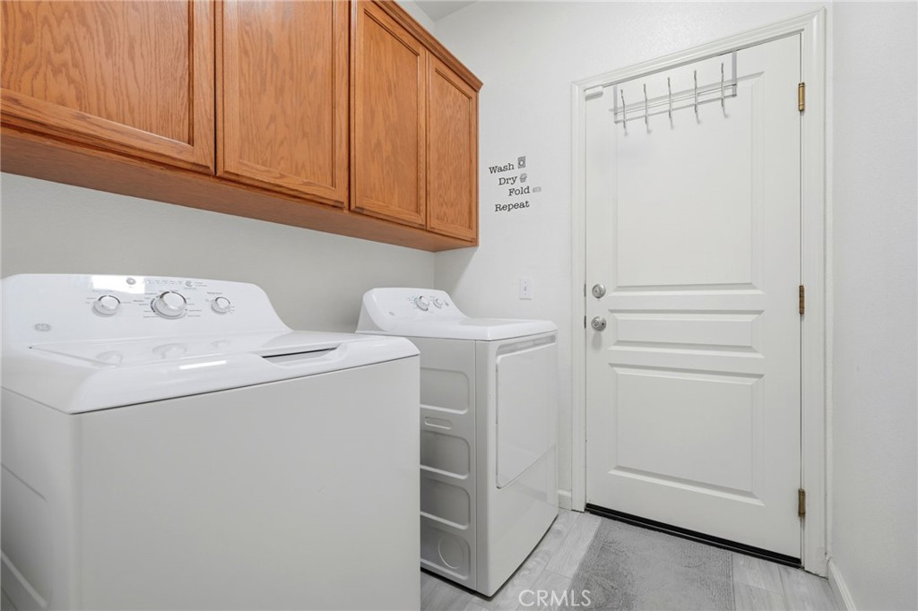 2429 N Oak Grove Ct, Visalia, CA 93291